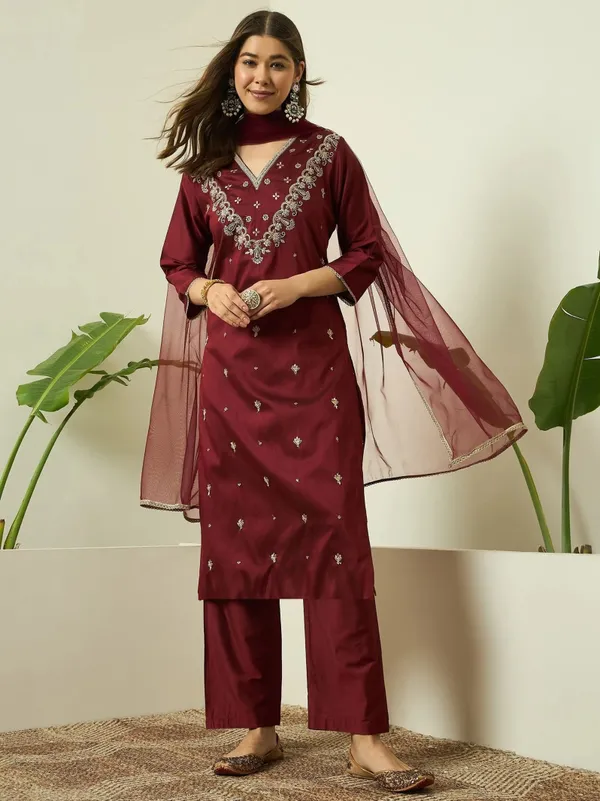 512-Maroon-Varni_House