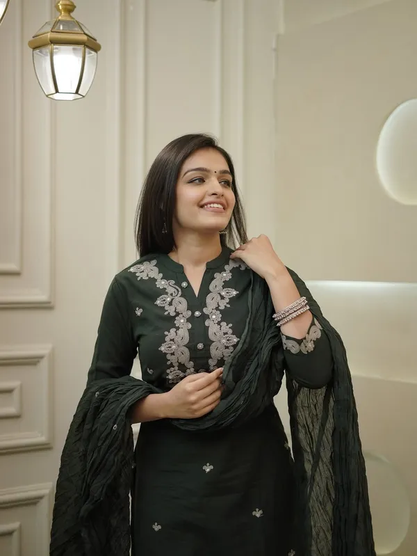 Dark_Green_Cotton_Embroidered_Kurta_Set_For_Women