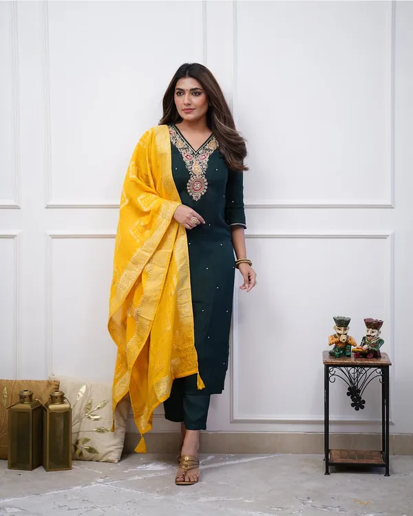 Green_Cotton_Embroidered_Kurta_Set_For_Women