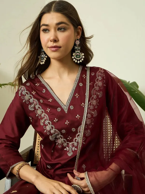 Maroon_Cotton_Embroidered_Kurta_Set_With_Dupatta_For_Women