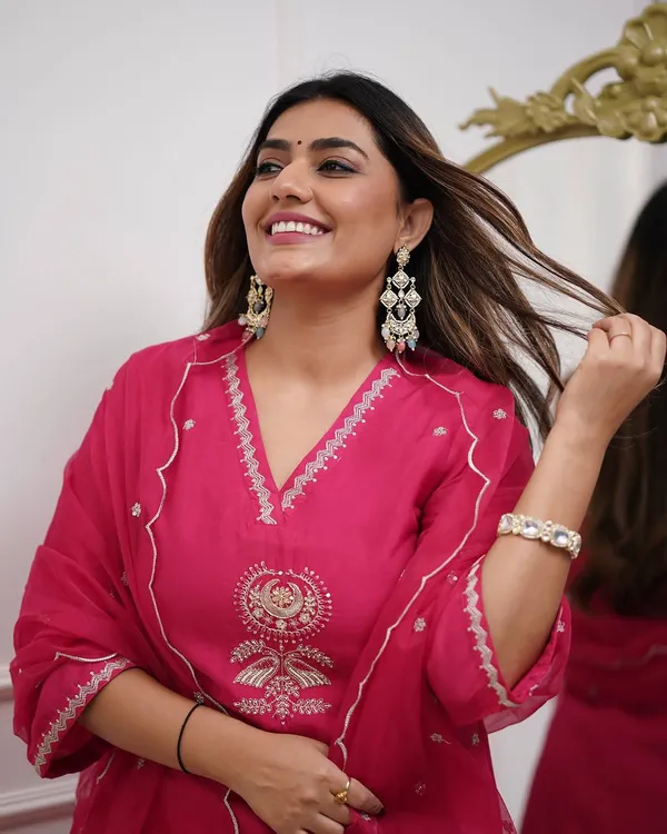 Pink_Cotton_Embroidered_Kurta_Set_With_Dupatta_For_Women