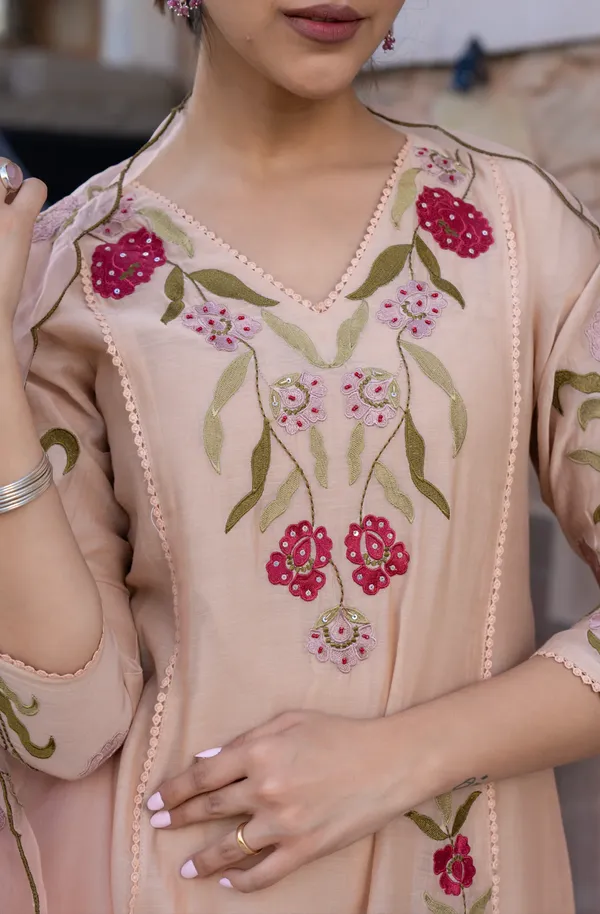 Pink_Cotton_Floral_Embroidered_Kurta_Set_For_Women