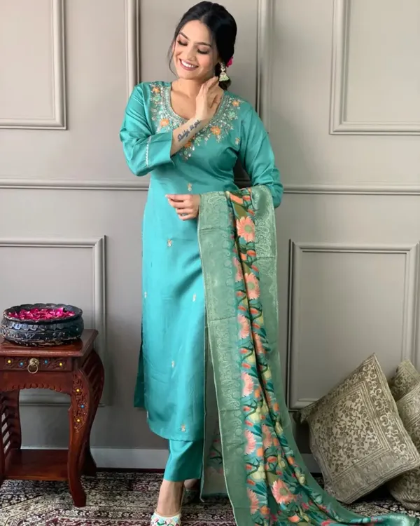 Turquoise_Cotton_Embroidered_Straight_Kurta_Set_For_Women