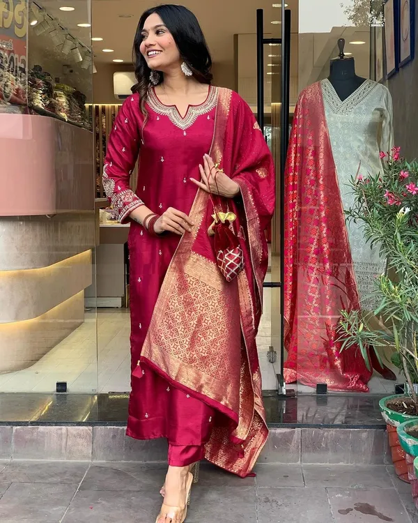 Magenta_Cotton_Embellished_Kurta_Set_For_Women