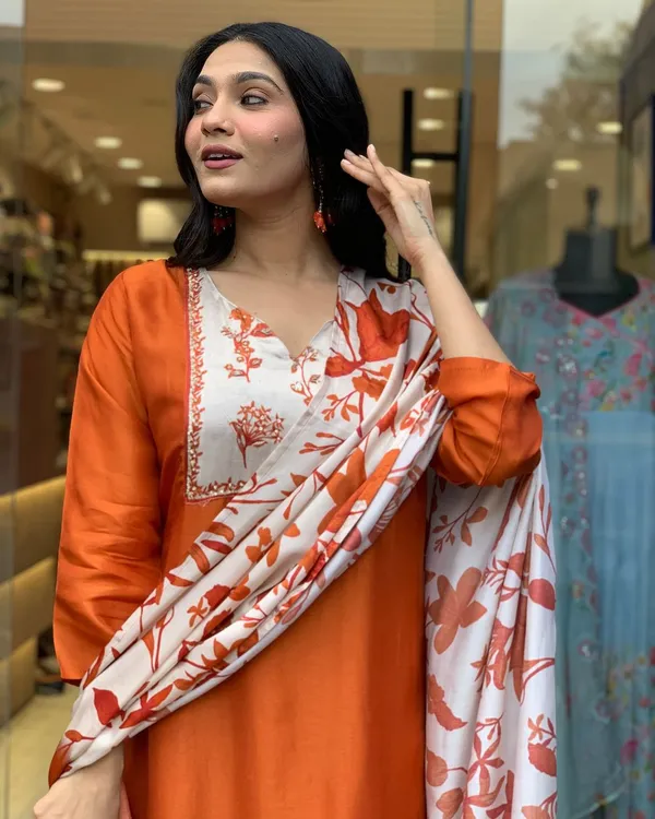 Orange_Cotton_Floral_Embroidered_Kurta_Set_For_Women