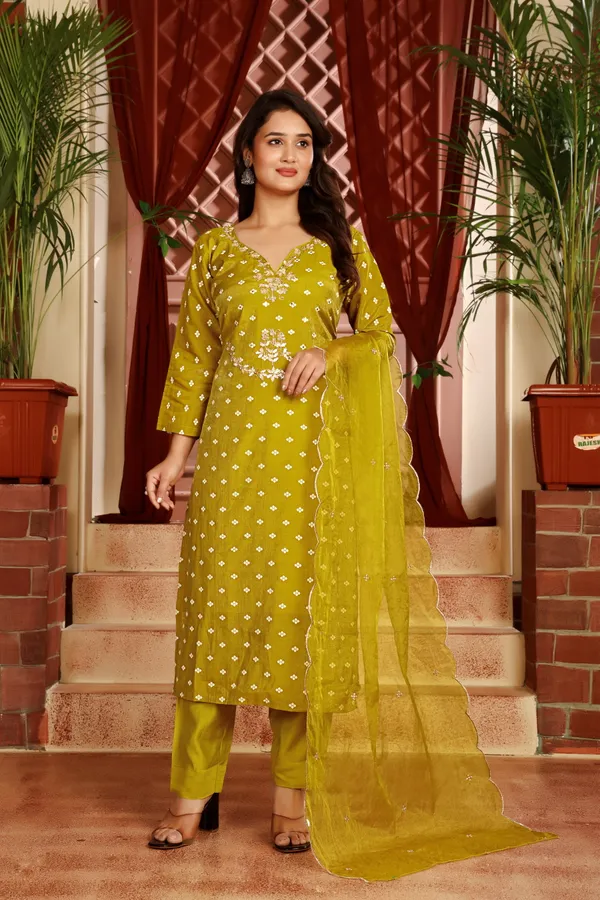 Olive_Green_Cotton_Foil_Print_Kurta_Set_For_Women
