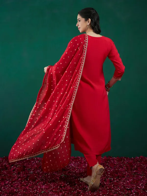 Red_Cotton_Embroidered_Kurta_Set_For_Women