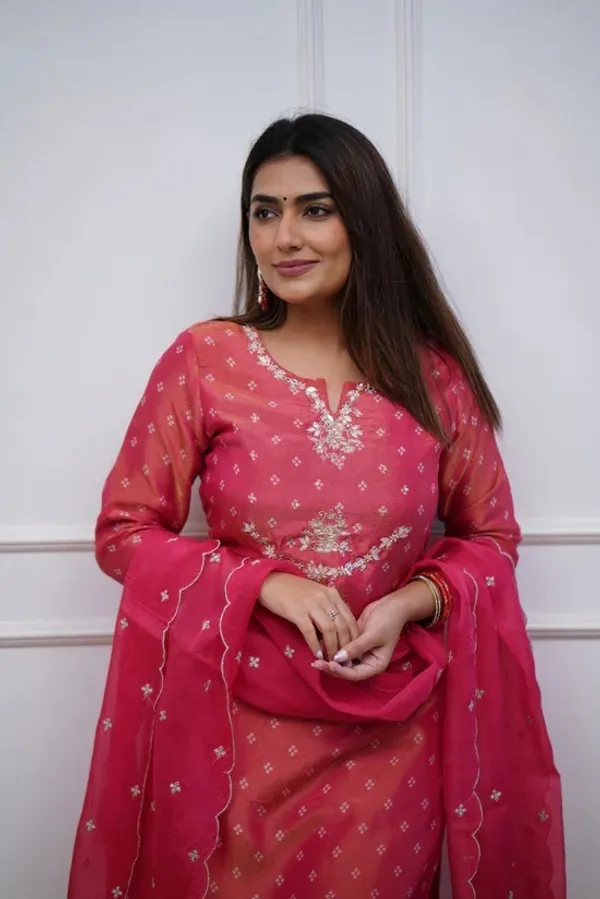 Pink_Cotton_Embroidered_Kurta_Set_With_Dupatta_For_Women