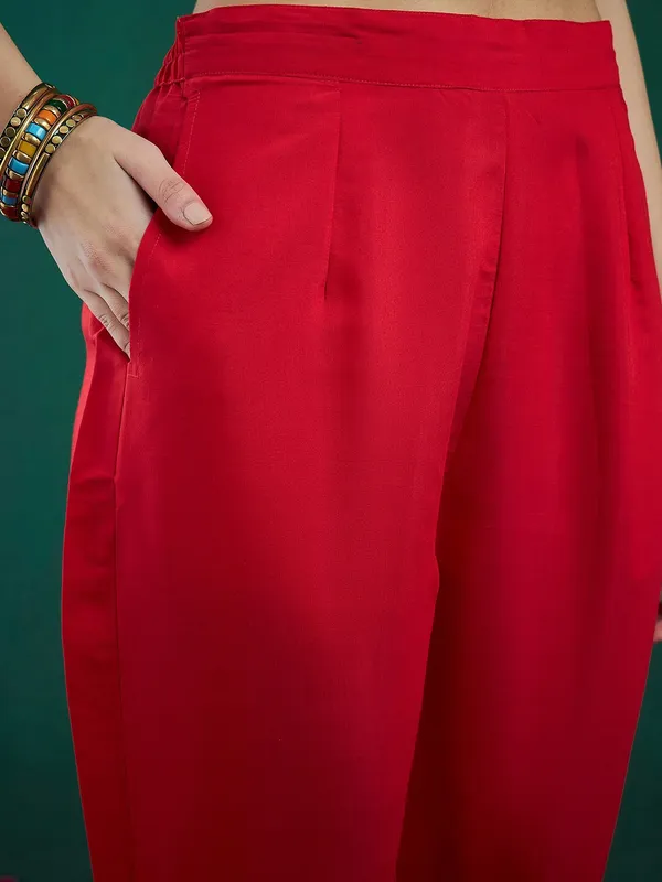 Red_Cotton_Embroidered_Kurta_Set_For_Women