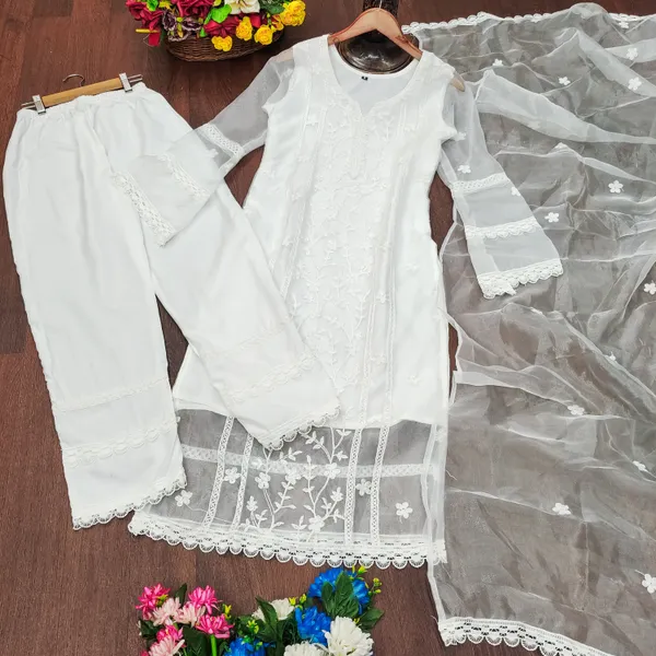 White_Cotton_Embroidered_Kurta_Set_For_Women