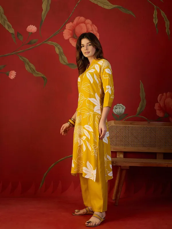 Aster-Yellow-Varni_House