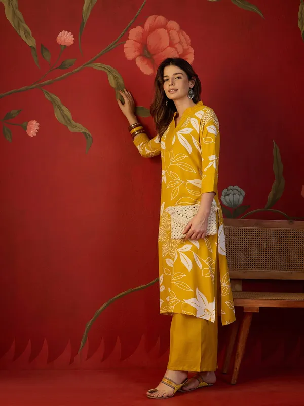 Aster-Yellow-Varni_House