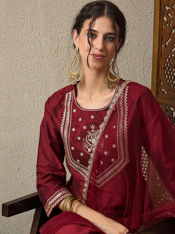 Avanshee-Maroon-Varni_House