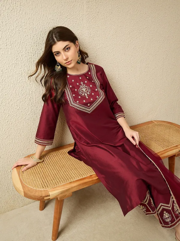 Avanshee-Maroon-Varni_House