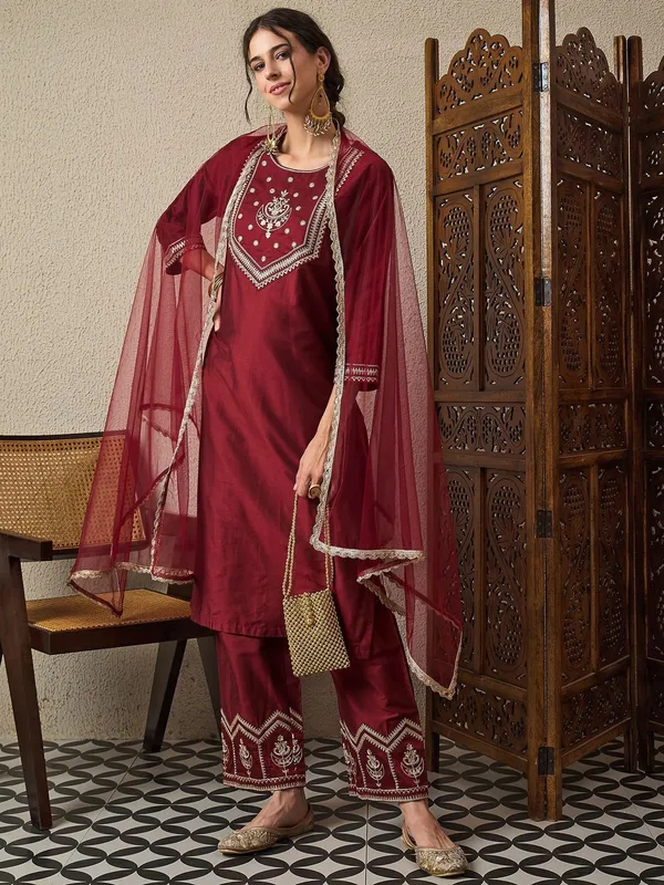 Avanshee-Maroon-Varni_House