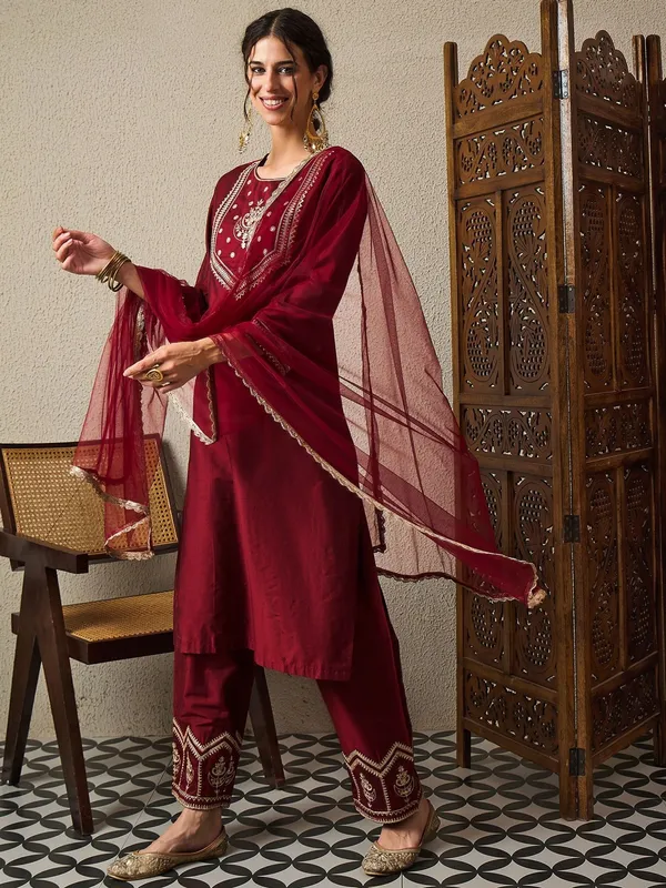 Avanshee-Maroon-Varni_House