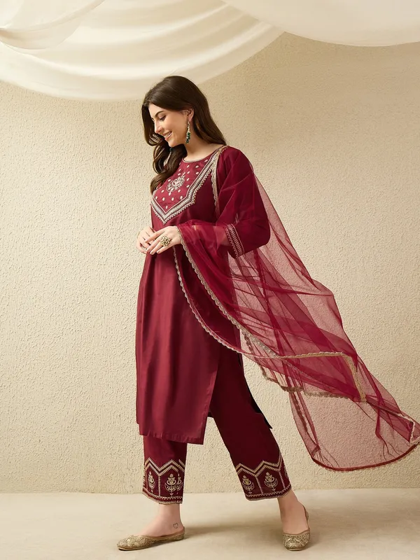 Avanshee-Maroon-Varni_House