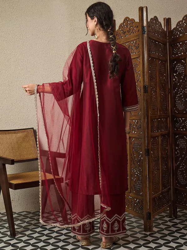 Avanshee-Maroon-Varni_House