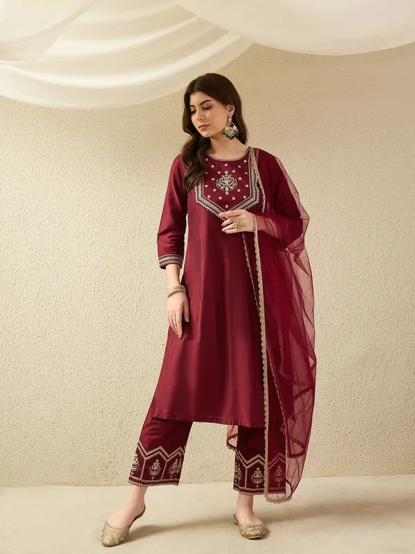 Avanshee-Maroon-Varni_House