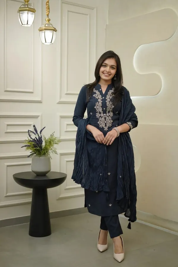 Navy_Blue_Cotton_Embroidered_Kurta_Set_For_Women