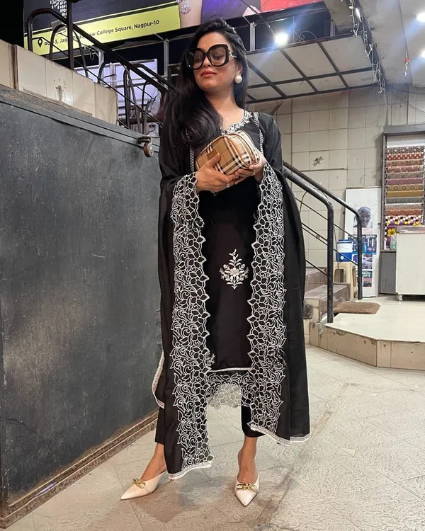 Black_Cotton_Embroidered_Kurta_Set_For_Women