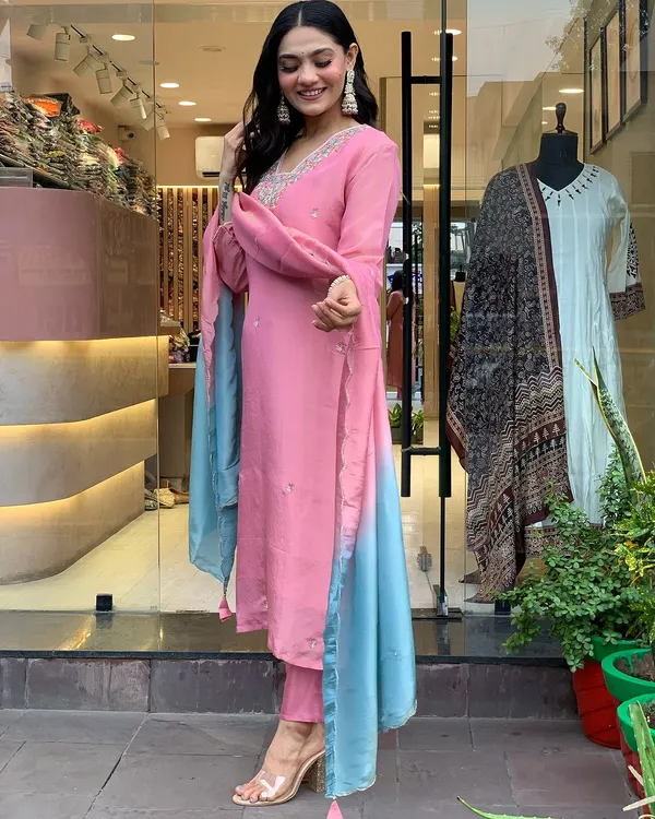 Pink_Cotton_Embroidered_Kurta_Set_For_Women