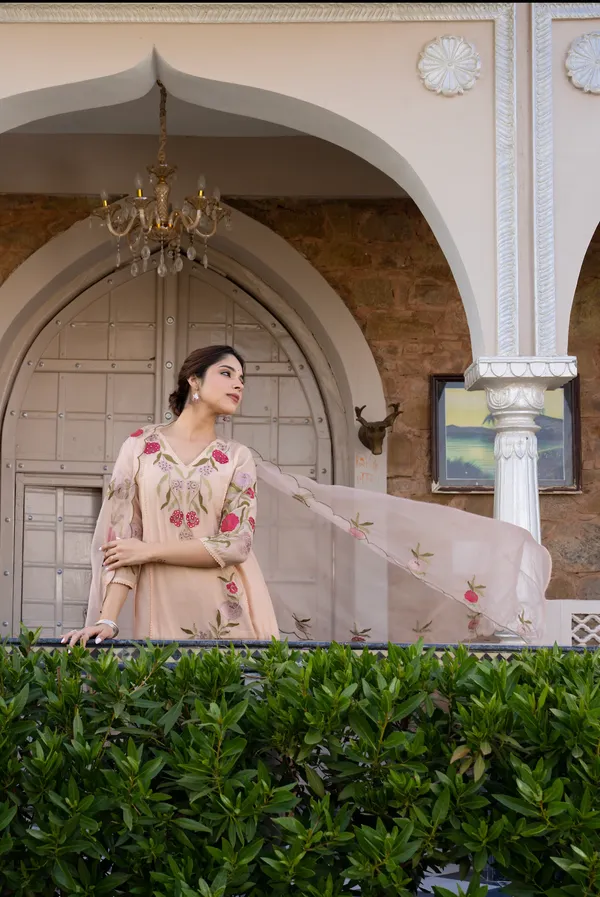 Pink_Cotton_Floral_Embroidered_Kurta_Set_For_Women