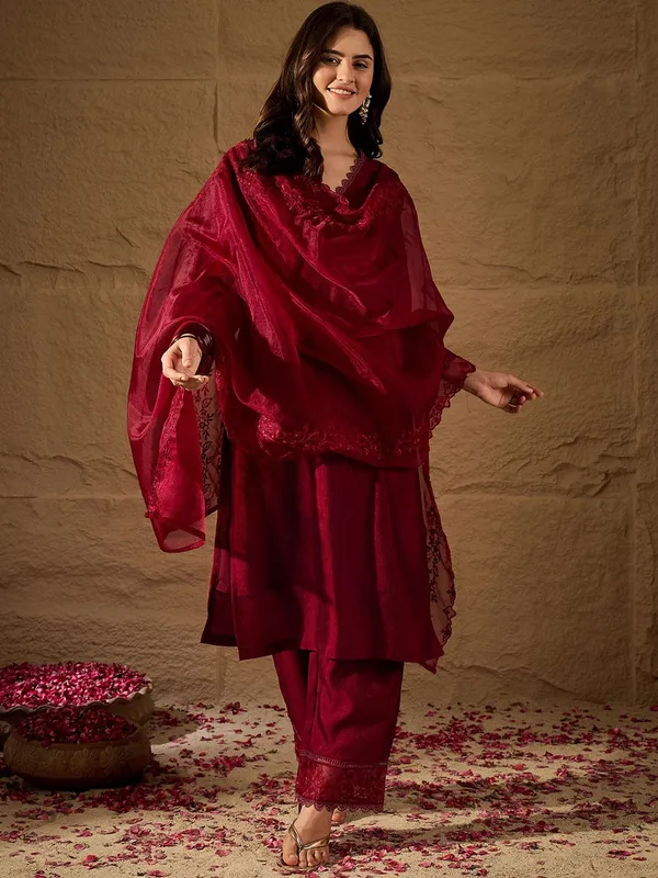 Maroon_Cotton_Embroidered_Kurta_Set_For_Women