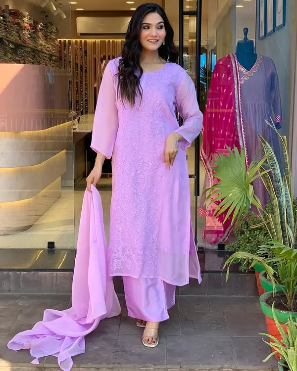 Lavender_Cotton_Embroidered_Suit_Set_For_Women