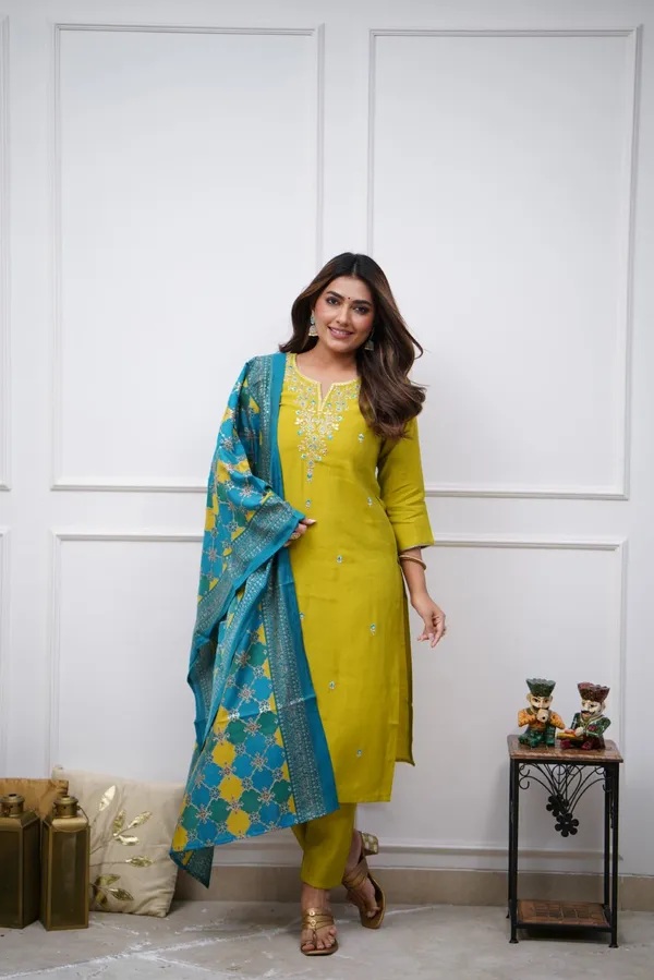 Yellow_Cotton_Embroidered_Kurta_Set_For_Women