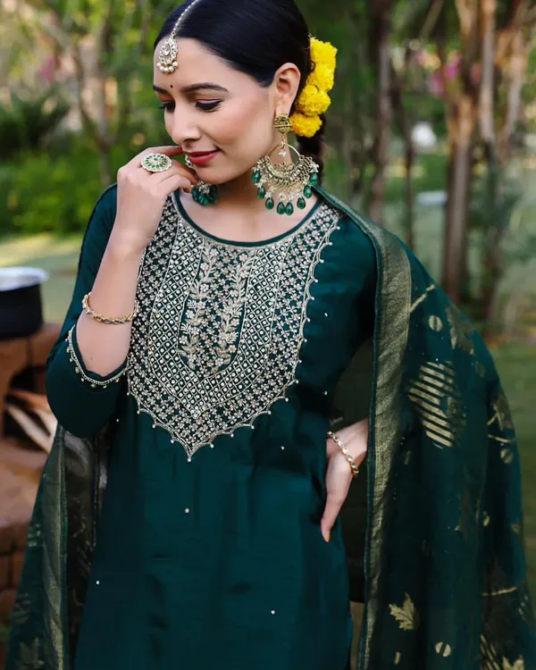 Dark_Green_Cotton_Embroidered_Kurta_Set_For_Women