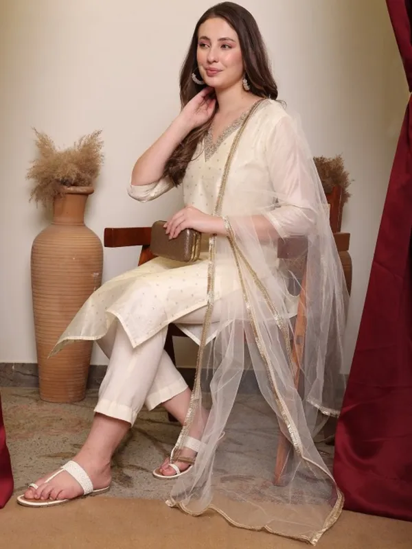 Off_White_Cotton_Embroidered_Kurta_Set_For_Women