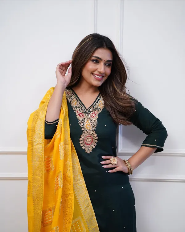 Green_Cotton_Embroidered_Kurta_Set_For_Women