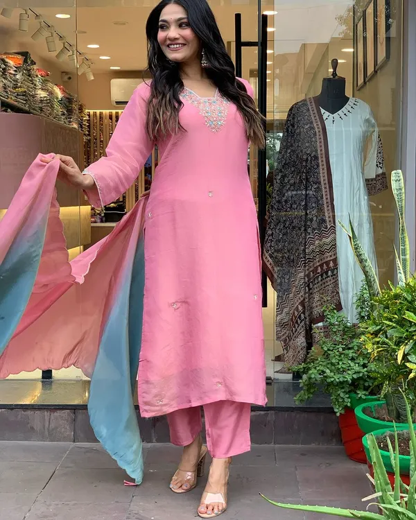 Pink_Cotton_Embroidered_Kurta_Set_For_Women