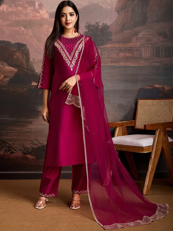 Magenta_Cotton_Embroidered_Salwar_Suit_For_Women