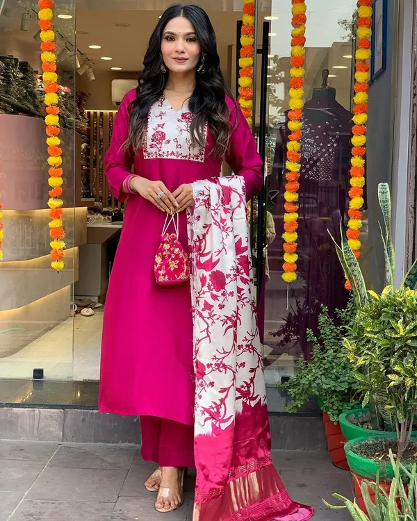 Pink_Cotton_Floral_Embroidered_Kurta_Set_For_Women