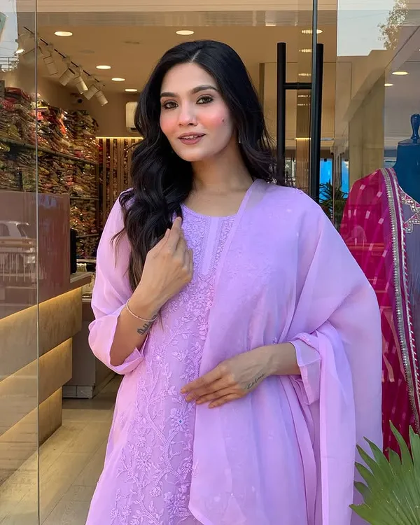 Lavender_Cotton_Embroidered_Suit_Set_For_Women