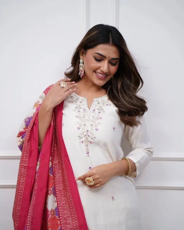 White_Cotton_Embroidered_Kurta_Set_With_Dupatta_For_Women