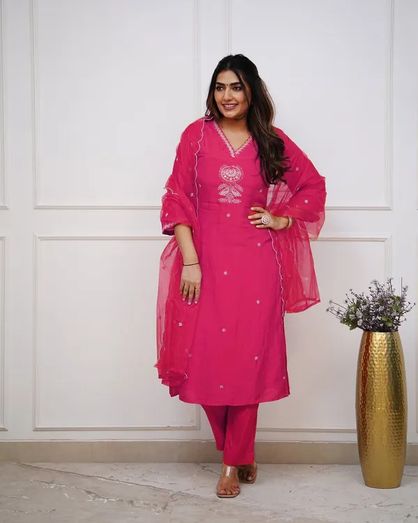 Pink_Cotton_Embroidered_Kurta_Set_With_Dupatta_For_Women