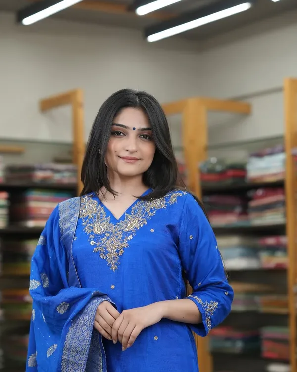 Royal_Blue_Cotton_Embroidered_Kurta_Set_For_Women
