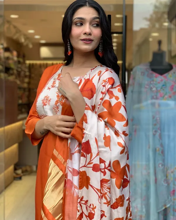 Orange_Cotton_Floral_Embroidered_Kurta_Set_For_Women