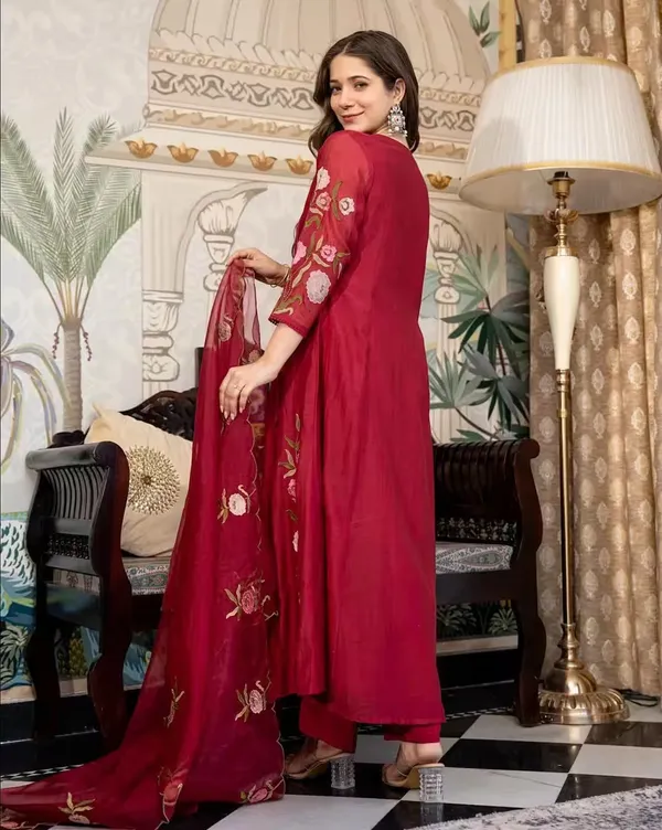 Maroon_Cotton_Embroidered_Floral_Kurta_Set_For_Women