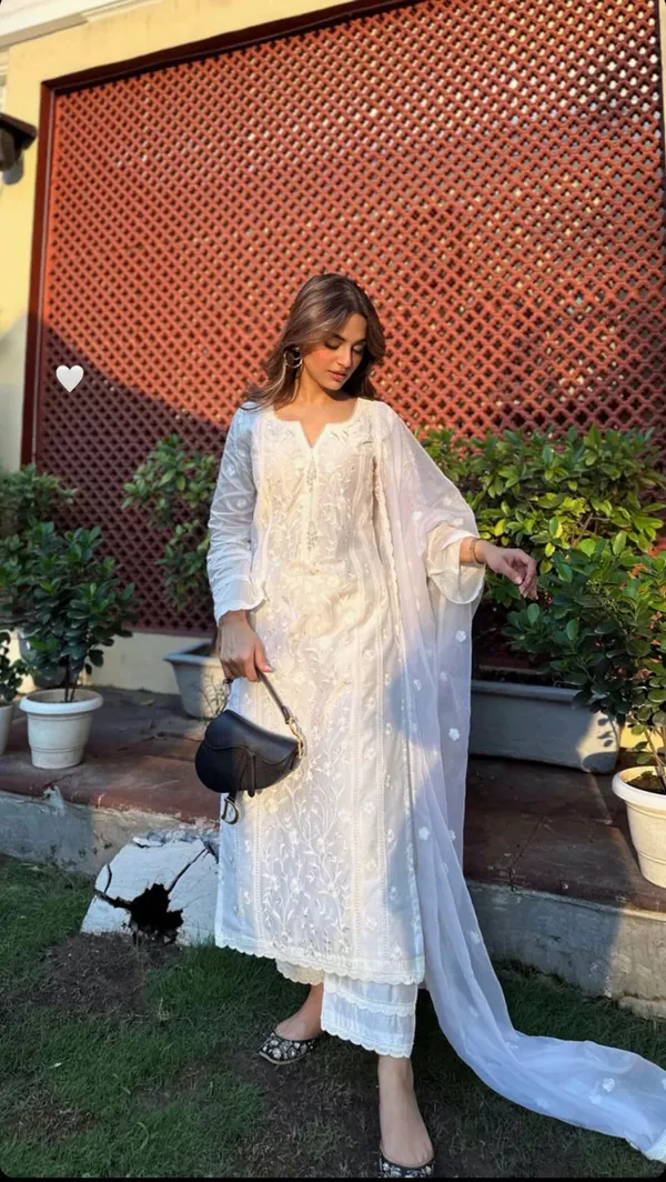 White_Cotton_Embroidered_Kurta_Set_For_Women