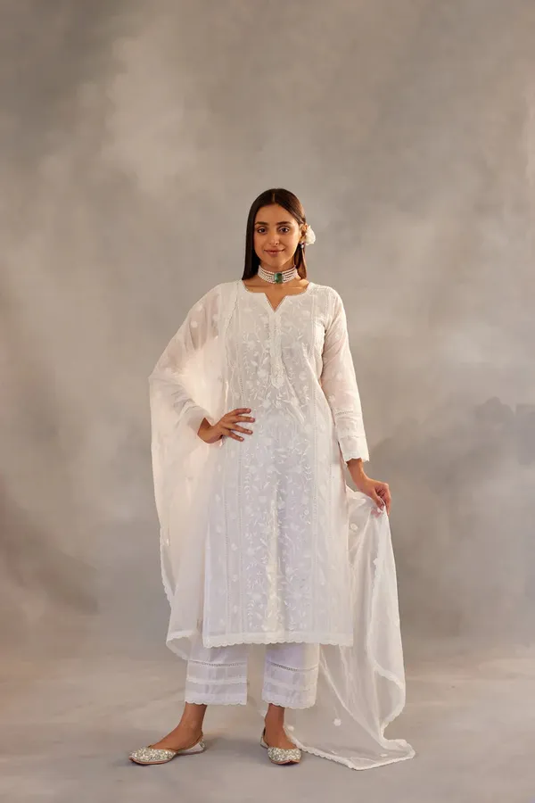 White_Cotton_Embroidered_Kurta_Set_For_Women