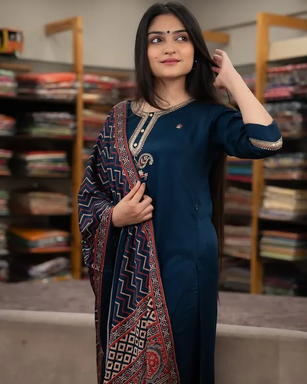 Navy_Blue_Cotton_Embroidered_Salwar_Suit_With_Dupatta_For_Women