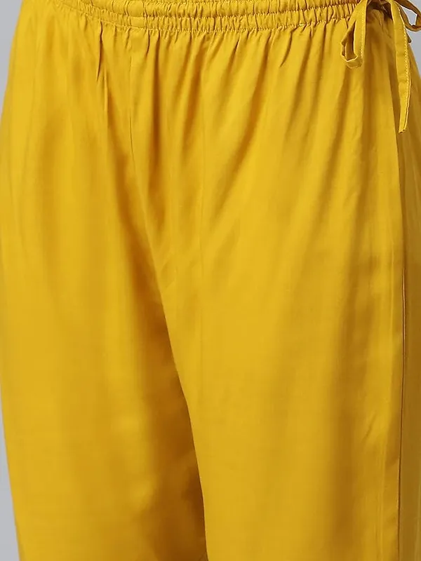 Yellow_Cotton_Embroidered_Kurta_Set_For_Women