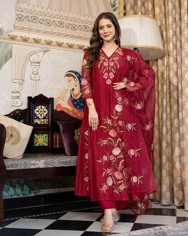 Maroon_Cotton_Embroidered_Floral_Kurta_Set_For_Women