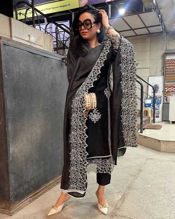 Black_Cotton_Embroidered_Kurta_Set_For_Women