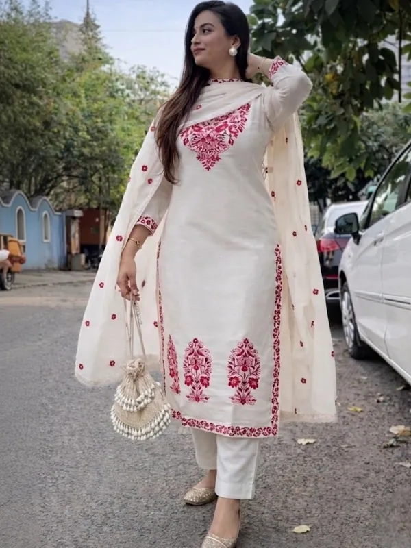 Keshavi_Cream-Varni_House