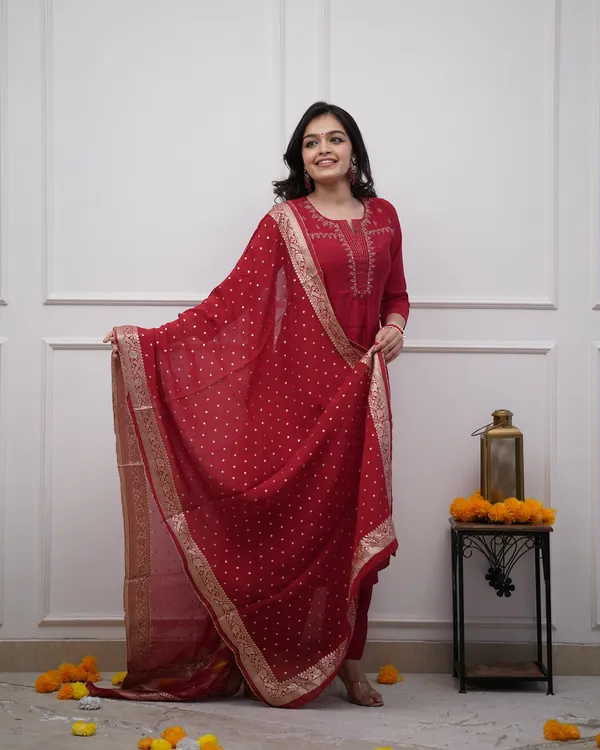 Red_Cotton_Embroidered_Kurta_Set_For_Women